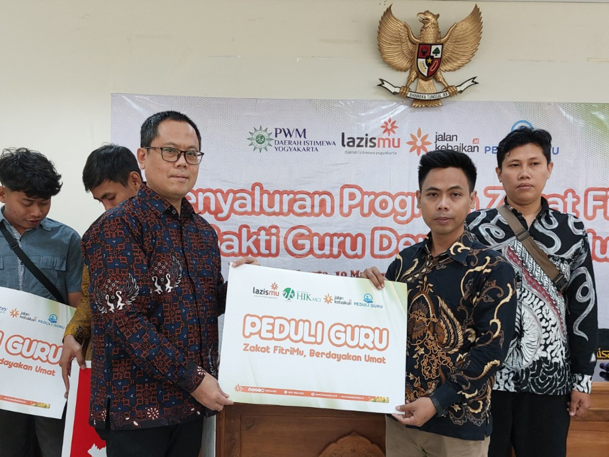 BPRS HIK MCI Dukung Program Peduli Guru Bersama LAZISMU DIY 